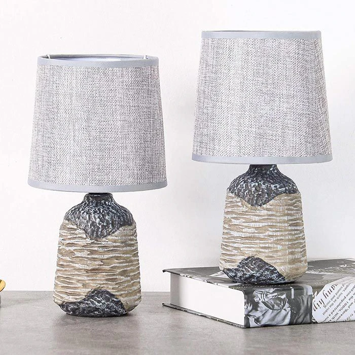 Schreibtischlampe BRUBAKER Grau, Braun, Leinenschirm, Steingutfuß, 2 Stück 5 Schreibtischlampe BRUBAKER Grau, Braun, Leinenschirm, Steingutfuß, 2 Stück – Bild 3