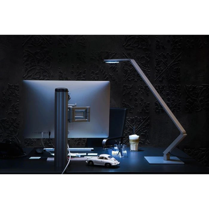 Luctra Schreibtischlampe Table Pro 2 Linear LED, Standfuß, Dimmbar, USB, Silber 9 Luctra Schreibtischlampe Table Pro 2 Linear LED, Standfuß, Dimmbar, USB, Silber – Bild 7