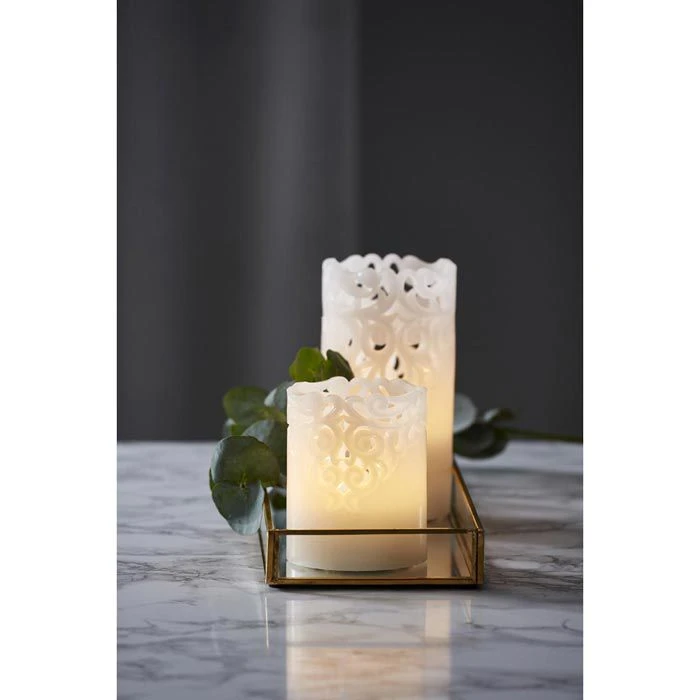 Böttcher-AG LED-Kerze Clary Echtwachs Creme, 15 X 8 Cm (HxØ), Spitzenmuster, Mit Timer 5 Böttcher-AG LED-Kerze Clary Echtwachs Creme, 15 X 8 Cm (HxØ), Spitzenmuster, Mit Timer – Bild 3