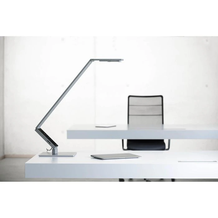 Luctra Schreibtischlampe Table Pro 2 Linear LED, Standfuß, Dimmbar, USB, Silber 7 Luctra Schreibtischlampe Table Pro 2 Linear LED, Standfuß, Dimmbar, USB, Silber – Bild 5